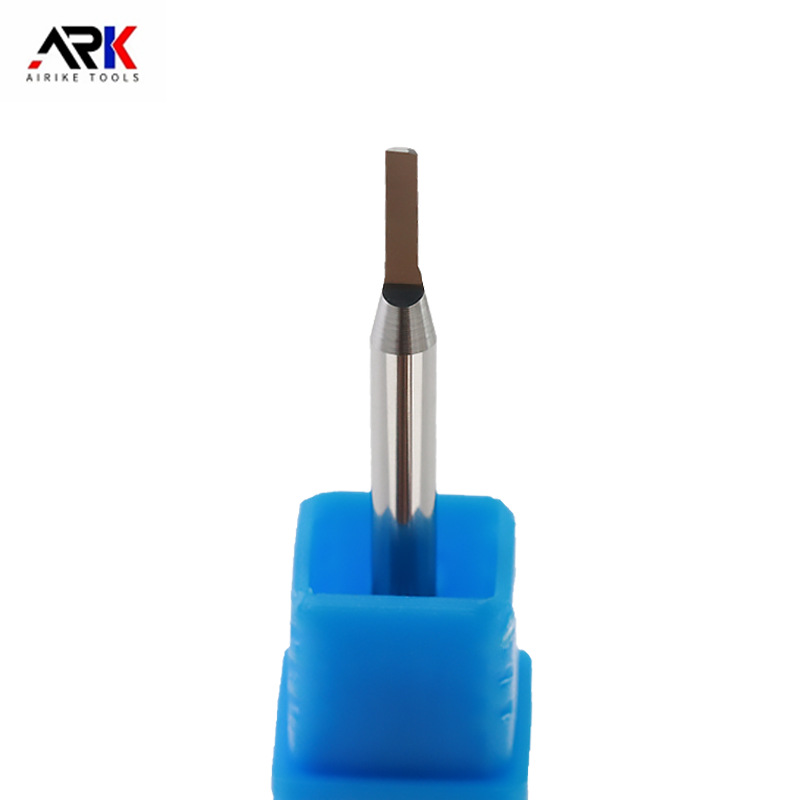 Zongyeda وضاحت کرتا ہے - لکڑی کے کام کرنے والے ملنگ کٹر کے لئے گھڑی کی سمت یا مخالف گھڑی کی سمت؟