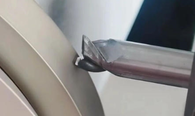 کیا آپ نے گھسائی کرنے والا کٹر براہ راست باکس سے باہر استعمال کیا؟ یہ صرف آدھے گھنٹے میں کیسے چپک گیا؟